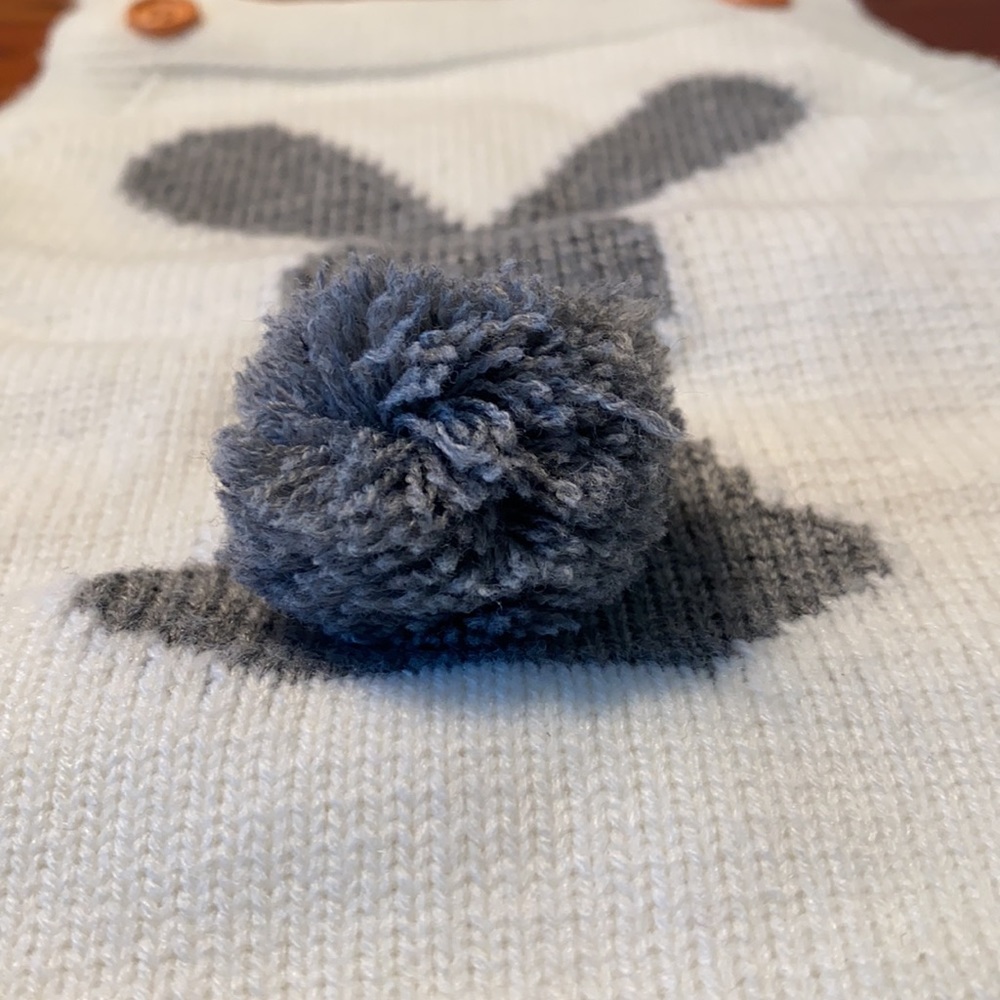 Girls size 70 Bunny Rabbit Romper with a Ball Tail that sticks out - Picture 4 of 6